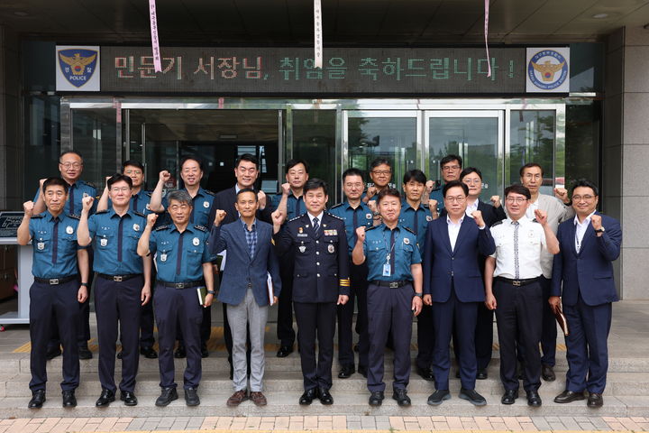 [대구=뉴시스] 민문기(58) 총경이 제43대 대구동부경찰서장으로 취임했다. (사진=대구 동부경찰서 제공) 2026.06.09. photo@newsis.com *재판매 및 DB 금지