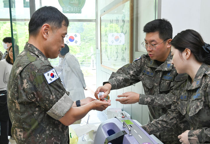 [진주=뉴시스]공군교육사령부는 9일 구강보건의날을 맞아 건강증진캠페인을 진행했다.(사진=공교사 제공).2026.06.09.photo@newsis.com *재판매 및 DB 금지