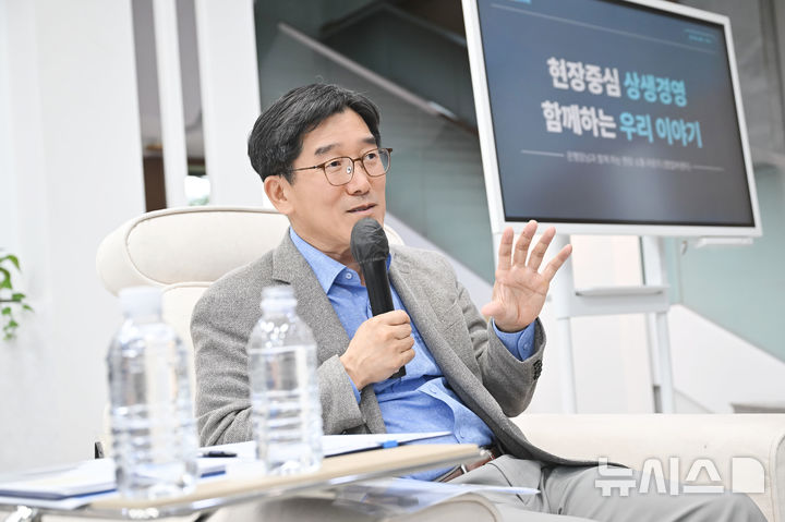 [전주=뉴시스]윤난슬 기자 = JB금융그룹 전북은행은 박춘원 은행장이 영업부 센터를 시작으로 전 영업센터를 대상으로 한 현장 순방에 본격 착수했다고 9일 밝혔다. (사진=전북은행 제공) 2026.06.09. photo@newsis.com 