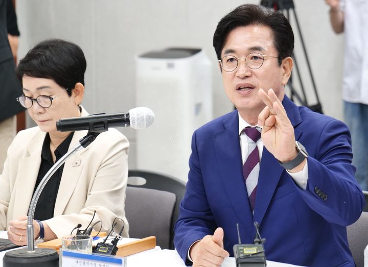 [대전=뉴시스] 조명휘 기자 = 허태정 대전시장 당선인이 9일 출범한 대전시장직 인수위원회에 참석해 당부의 말을 하고 있다. (사진= 허태정 당선인 제공) 2026.06.09. photo@newsis.com *재판매 및 DB 금지