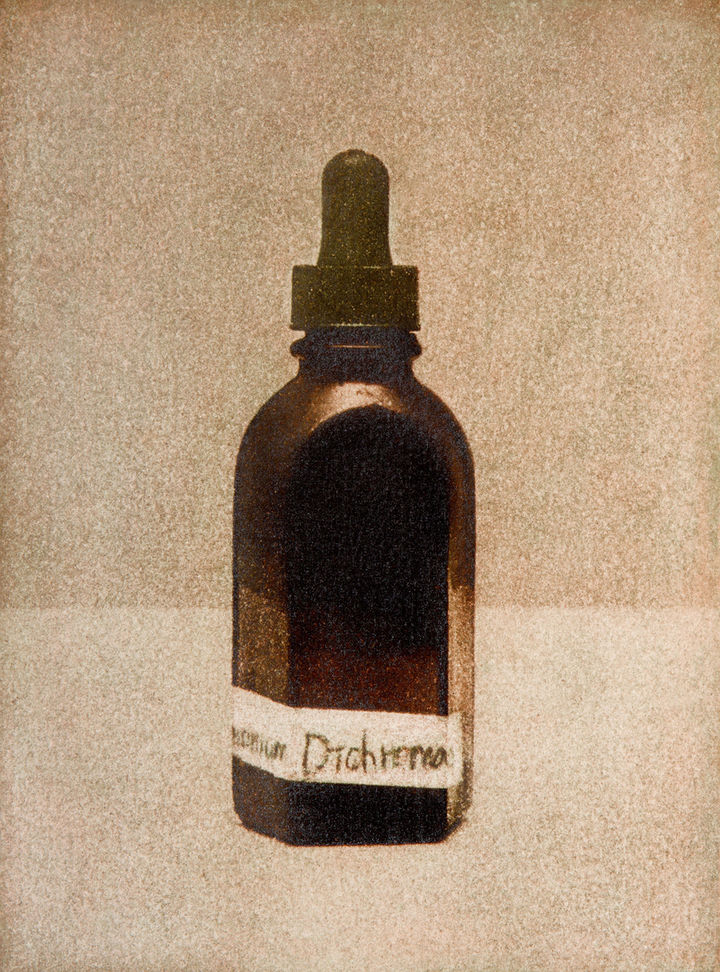 김수강, 〈Chemical Bottle 3〉 1997,Gum bichromate print 19.5 x 14.5 cm Courtesy of the artist 국제갤러리 *재판매 및 DB 금지