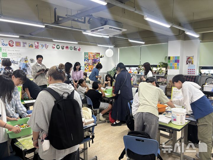 [시흥=뉴시스] 군서미래국제학교가 상반기 IB 월드스쿨 공개수업을 진행하고 있다. (사진=시흥교육지원청 제공). 2026.06.09.photo@newsis.com