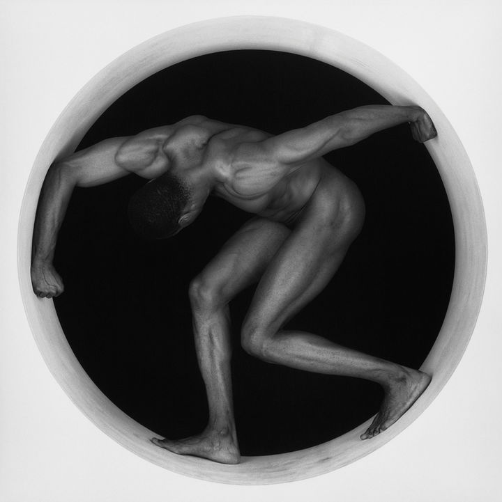 로버트 메이플소프(1946–1989) 〈Thomas〉1987 Silver gelatin 137.2 x 137.2 cm (54 x 54 in.)© Robert Mapplethorpe Foundation. Used by permission. 국제갤러리 *재판매 및 DB 금지