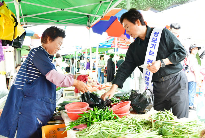 조현일 경산시장, 장보기 행사 민생행보 (사진=경산시 제공) *재판매 및 DB 금지