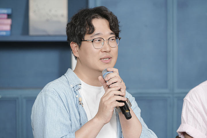 [서울=뉴시스] 9일 온라인으로 진행된 MBC 에브리원 예능 프로그램 '위대한 가이드3' 제작발표회에서 우탁우 PD가 질의응답을 하고 있다. (사진=MBC 제공) 2026.06.09. photo@newsis.com *재판매 및 DB 금지