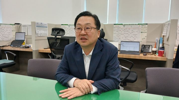 [대전=뉴시스]이장우 대전시장이 9일 대전시청 기자실에서 차담회를 갖고 선거 결과에 대한 소회를 밝히고 있다. 2026. 06. 09 photo@newsis.com *재판매 및 DB 금지