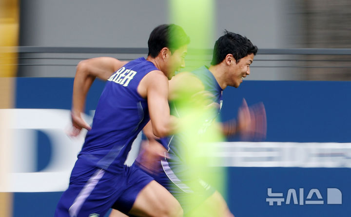 [사포판(멕시코)=뉴시스] 전신 기자 = 축구 국가대표팀 손흥민, 황희찬이 8일(현지 시간) 멕시코 과달라하라 인근 사포판에 위치한 치바스 바예 베르데에서 훈련을 하고 있다. 2026.06.09. photo1006@newsis.com