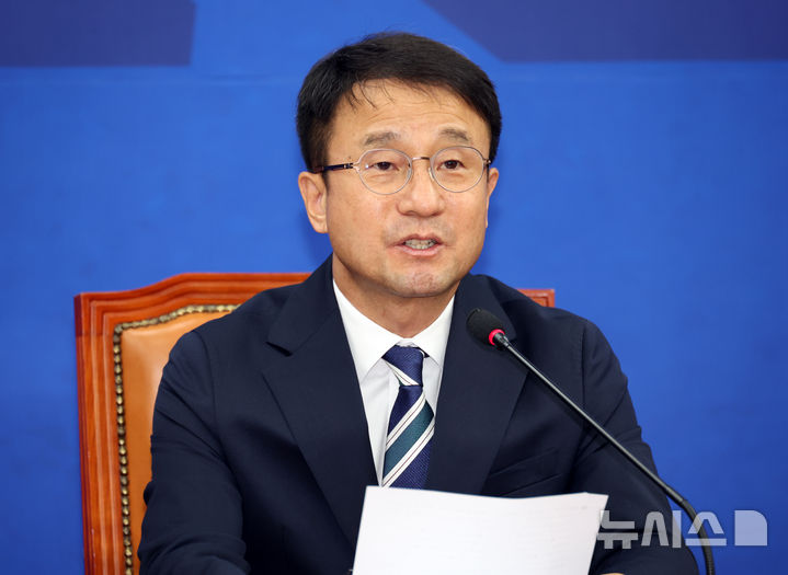 [서울=뉴시스] 최진석 기자 = 한병도 더불어민주당 원내대표가 지난 9일 여의도 국회에서 열린 원내대책회의에서 발언하고 있다. 2026.06.09. myjs@newsis.com