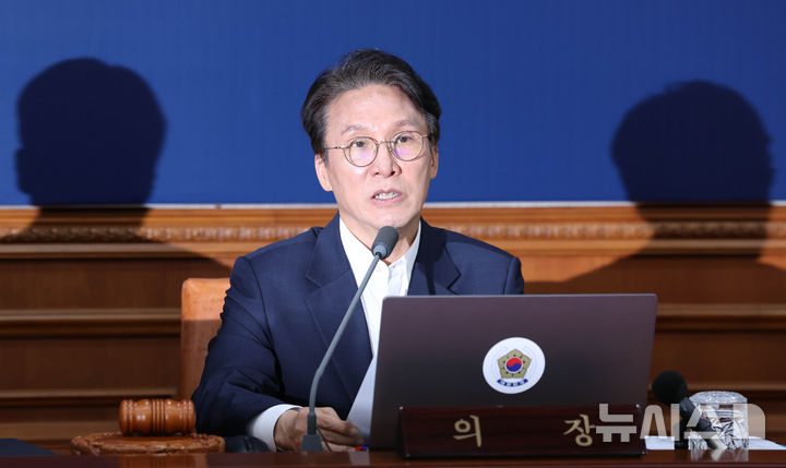 [서울=뉴시스] 조수정 기자 = 김민석 국무총리가 9일 오전 서울 종로구 정부서울청사에서 국무회의 겸 비상경제본부회의를 주재하고 있다. 2026.06.09. chocrystal@newsis.com