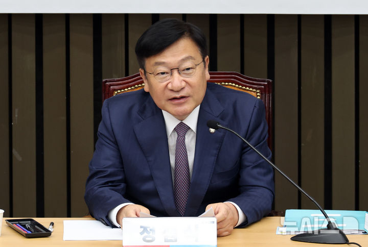 [서울=뉴시스] 최진석 기자 = 정점식 국민의힘 원내대표 후보자가 9일 여의도 국회에서 열린 국민의힘 초·재선 의원 공동주최 원내대표 후보자 초청 간담회에서 발언하고 있다. 2026.06.09. myjs@newsis.com