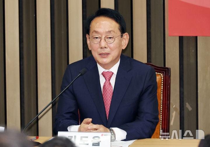 [서울=뉴시스] 최진석 기자 = 김도읍 국민의힘 원내대표 후보자가 9일 여의도 국회에서 열린 국민의힘 초·재선 의원 공동주최 원내대표 후보자 초청 간담회에서 발언하고 있다. 2026.06.09. myjs@newsis.com