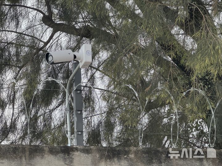 [사포판(멕시코)=뉴시스]철조망으로 둘러싸인 홍명보호 훈련장. (사진=안경남 기자)
