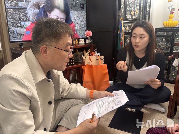 [전주=뉴시스]윤난슬 기자 = 전북 전주시는 거동이 불편하거나 경제적 사정 등으로 병원 이용이 어려운 시민을 대상으로 의사와 한의사가 직접 가정을 방문하는 '동네돌봄의사 코칭사업'을 본격 운영한다고 10일 밝혔다. (사진=전주시 제공) photo@newsis.com 