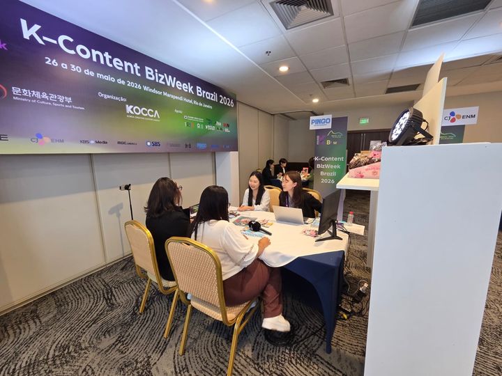 5월 26일부터 30일까지 브라질 리우에서 열린 ‘2026 브라질 K-콘텐츠 비즈위크’에 참여한 한국 기업들이 현지 바이어들과 일대일 수출상담을 하고 있다. (사진=한국콘텐츠진흥원 제공) *재판매 및 DB 금지