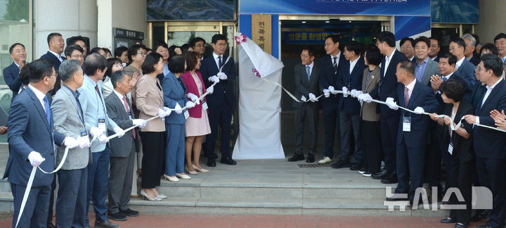 associate_pic3