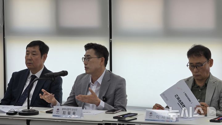 [평택=뉴시스] 최원용 평택시장 당선인이 인수위 시정보고에 앞서 인사말을 하고 있다. 2026.06.10.photo@newsis.com 