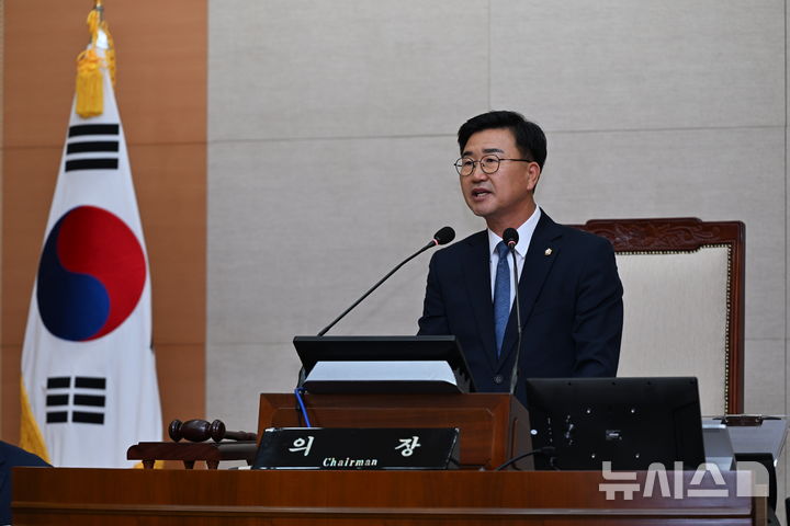 [완주=뉴시스] 유의식 완주군의장이 10일 열린 제300회 완주군의회 임시회에서 개회사를 하고 있다. 2026.06.10 (사진= 완주군의회 제공) *재판매 및 DB 금지