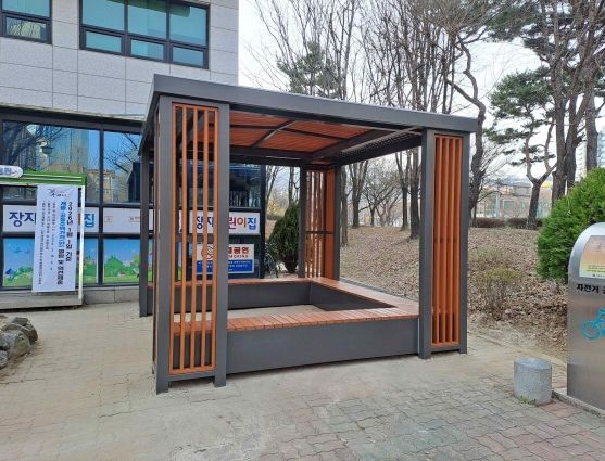 소규모 주민숙원사업으로 정비된 교문2동 벤치. (사진=구리시 제공) photo@newsis.com *재판매 및 DB 금지