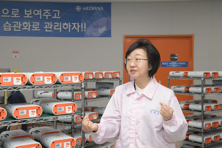 [서울=뉴시스] 식품의약품안전처는 강원지역 의료기기 제조업체 등과 함께 청년·소상공인 성장 지원을 위한 '식의약 정책이음 열린마당(의료기기편)'을 강원도 원주시 소재 원주의료기기산업진흥원에서 개최했다고 10일 밝혔다. (사진=식약처 제공) 2026.06.10. photo@newsis.com *재판매 및 DB 금지