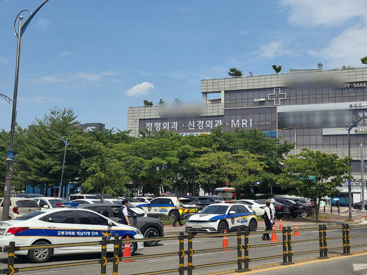 [예산=뉴시스] 충남경찰청이 지난 9일 도내 전역에서 유관기관과 체납 차량 번호판 영치 합동단속을 벌였다. (사진=충남경찰청 제공) 2026.06.10. photo@newsis.com *재판매 및 DB 금지