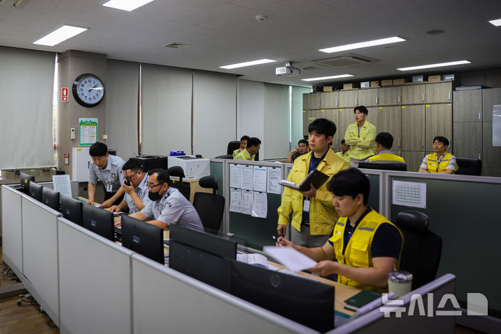 [세종=뉴시스]한전원자력연료는 10일 물리적방호·사이버보안 통합 훈련을 실시하고, 복합 위협 상황에 대한 대응체계를 점검했다.(사진=한전원자력연료 제공)