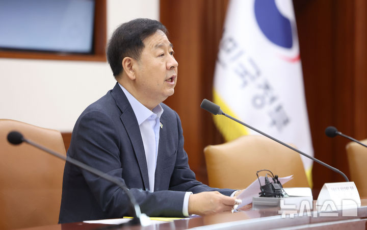 [서울=뉴시스] 김선웅 기자 = 사진은 구윤철 경제부총리 겸 재정경제부 장관이 지난 10일 서울 종로구 정부서울청사에서 열린 제269차 대외경제장관회의를 주재하고 있는 모습. 2026.06.10. mangusta@newsis.com