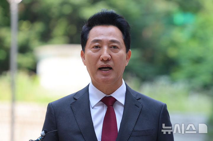 [서울=뉴시스] 권창회 기자 = 오세훈 서울시장이 10일 서울 서초구 서울중앙지법에서 열린 '명태균 여론조사 의혹' 사건 1심 속행 공판에 출석하며 발언하고 있다. 2026.06.10. kch0523@newsis.com