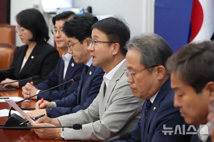 [서울=뉴시스] 조성봉 기자 = 한병도 더불어민주당 원내대표가 10일 오전 서울 여의도 국회에서 열린 선거제도 개혁 TF 제1차회의에서 발언을 하고 있다. 2026.06.10. suncho21@newsis.com