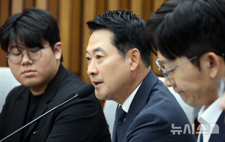 [서울=뉴시스] 최진석 기자 = 장동혁 국민의힘 대표가 10일 여의도 국회에서 열린 지방선거 투표용지 부족 사태 관련 국민 참정권 회복을 위한 시국선언 대학생 간담회에서 발언하고 있다. 2026.06.10. myjs@newsis.com