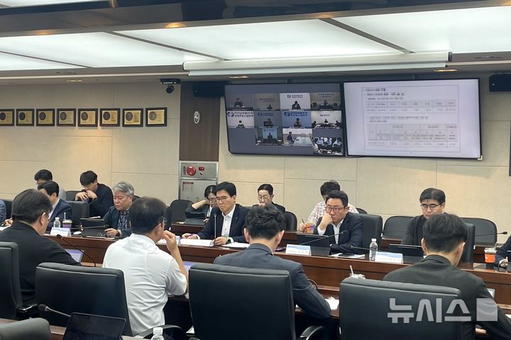 [세종=뉴시스]한국남부발전은 지난 10일 부산 본사에서 여름철 전력피크 기간 안정적인 전력공급과 안전사고 예방을 위한 대응체계를 점검했다.(사진=남부발전 제공)