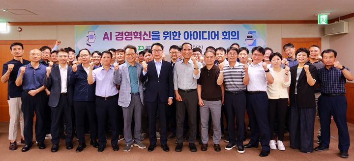 [대전=뉴시스]교통공사는 임원 및 간부급 직원들이 참석한 가운데 'AI 경영혁신 아이디어 회의'를 열고 AI 기술을 활용한 업무 혁신과 시민 체감형 서비스 고도화 방안을 집중 논의했다. 2026. 06. 11 photo@newsis.com *재판매 및 DB 금지