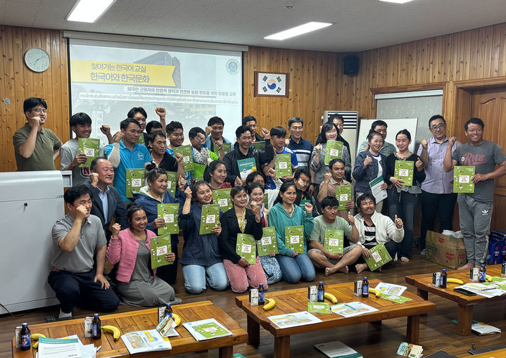 [대전=뉴시스 ]국립공주대학교 '찾아가는 한국어 교실' 2차 사업 참가자들 기념촬영. (사진=국립공주대 제공) 2026.06.11. photo@newsis.com *재판매 및 DB 금지