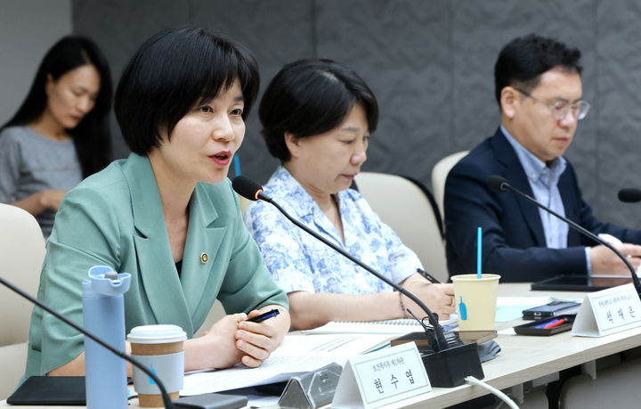[세종=뉴시스]현수엽 보건복지부 제1차관이 지난 9일 서울역 회의실에서 열린 기초연금 개편방향 전문가 포럼에서 말하고 있다. (사진=보건복지부 제공) 2026.06.11. photo@newsis.com *재판매 및 DB 금지