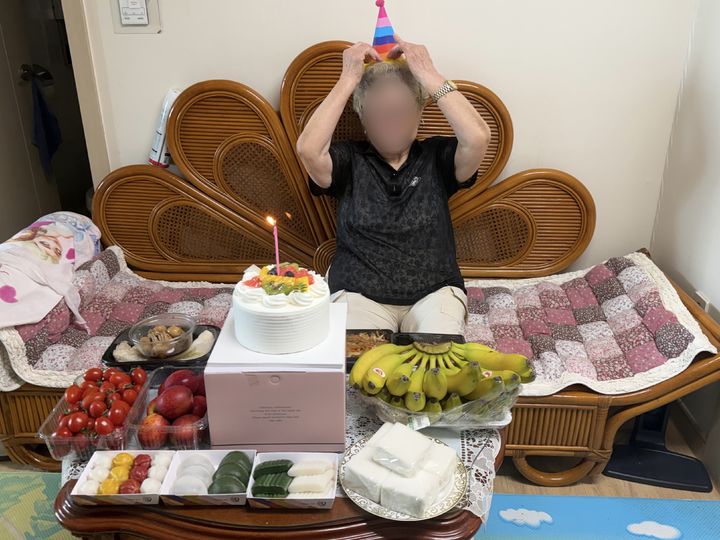 인천 영종종합사회복지관과 한국전력 인천본부 영종지사가 함께한 '찾아가는 생신잔치' (사진=중구 제공) 2026.06.11. photo@newsis.com *재판매 및 DB 금지