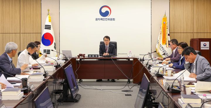 [세종=뉴시스]2026-9회 원자력안전위원회 개최 사진이다.(사진= 원안위 제공) *재판매 및 DB 금지