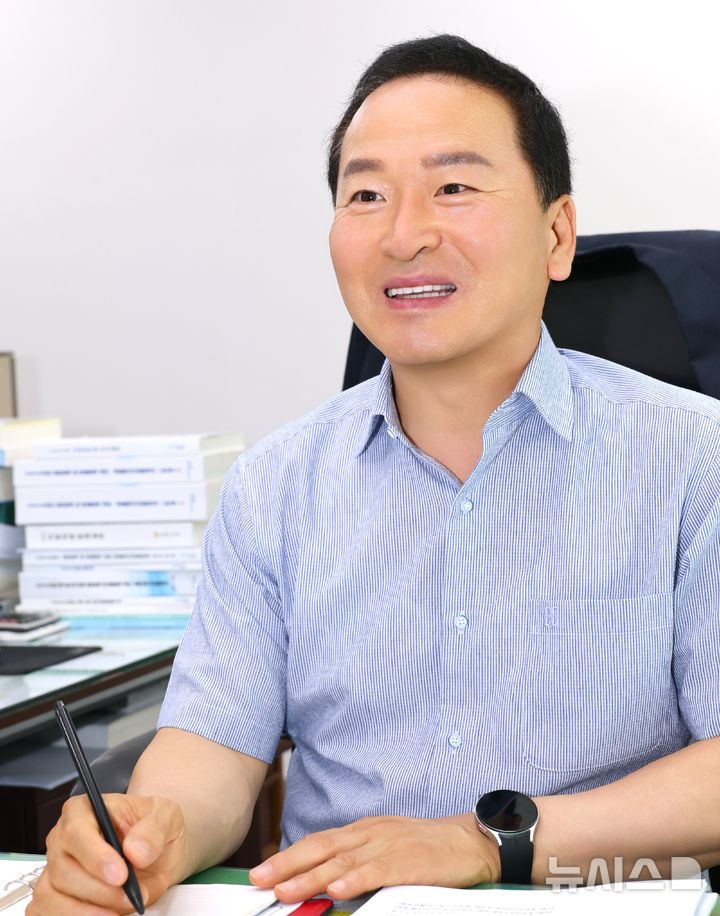 [포항=뉴시스] = 장재각 경북 포항시의회 사무국장. (사진=포항시의회 제공) 2026.06.11. photo@newsis.com