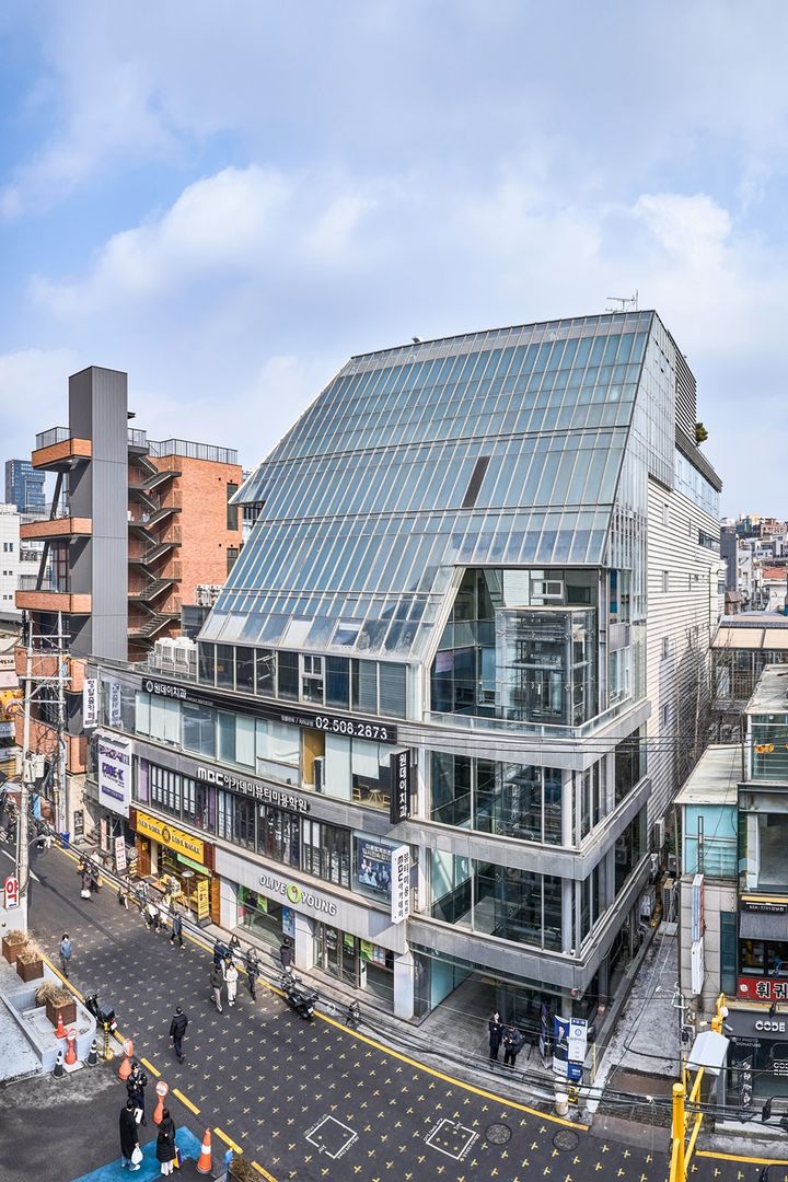 [서울=뉴시스] 서울 강남구 W빌딩 전경.(제공=쿠시먼앤드웨이크필드 코리아) 2026.06.11. photo@newsis.com *재판매 및 DB 금지