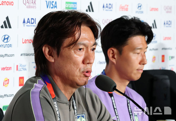 [사포판(멕시코)=뉴시스] 전신 기자 = 축구 국가대표팀 홍명보 감독이 체코전을 하루 앞둔 10일(현지 시간) 멕시코 과달라하라 스타디움에서 열린 공식기자회견에서 취재진 질문에 답변하고 있다. 2026.06.11. photo1006@newsis.com