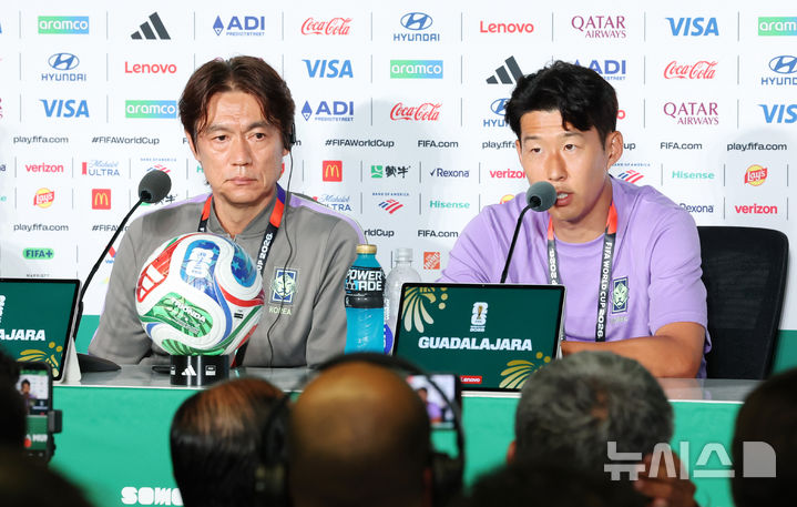 [사포판(멕시코)=뉴시스] 전신 기자 = 축구 국가대표팀 손흥민이 체코전을 하루 앞둔 10일(현지 시간) 멕시코 과달라하라 스타디움에서 열린 공식기자회견에서 취재진 질문에 답변하고 있다. 2026.06.11. photo1006@newsis.com