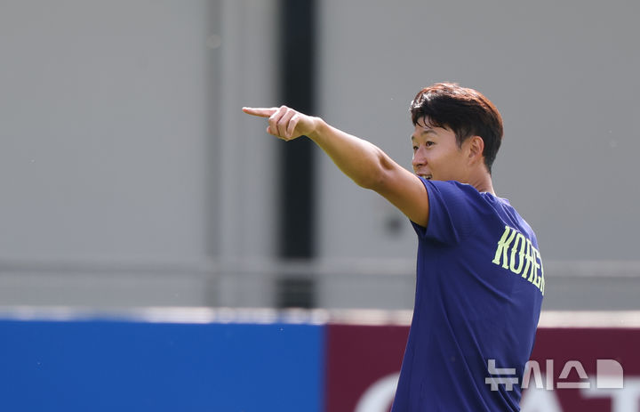 [사포판(멕시코)=뉴시스] 김명년 기자 = 축구 국가대표팀 손흥민이 10일(현지 시간) 체코를 상대로한 2026 국제축구연맹(FIFA) 북중미월드컵 조별리그 A조 1차전을 앞두고 멕시코 과달라하라 인근 사포판에 위치한 베이스캠프 훈련장 치바스 바예 베르데에서 훈련하고 있다. 2026.06.11. kmn@newsis.com