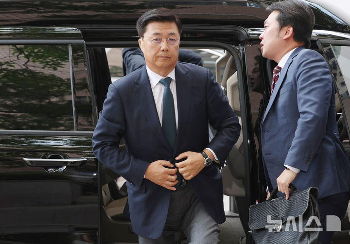 홍장원 3차 소환…CIA 계엄 메시지 의혹
