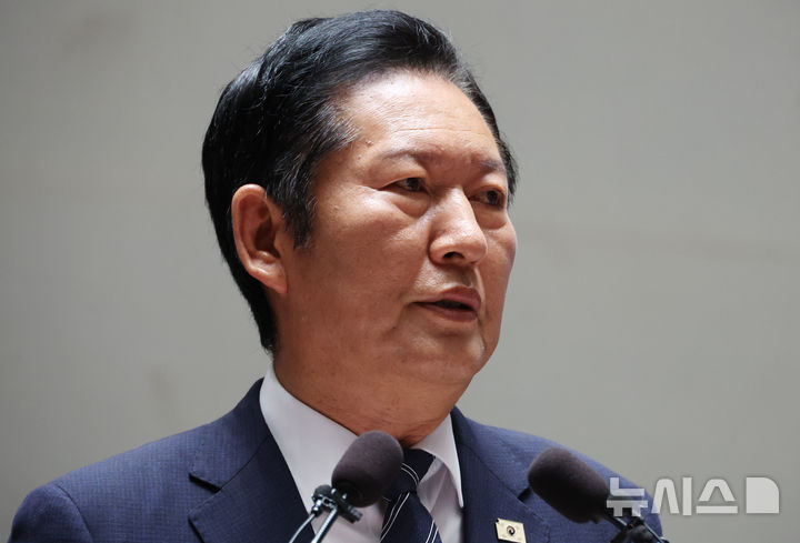 [서울=뉴시스] 최진석 기자 = 정청래 더불어민주당 대표가 지난 11일 여의도 국회에서 열린 의원총회에서 발언하고 있다. 2026.06.11. myjs@newsis.com