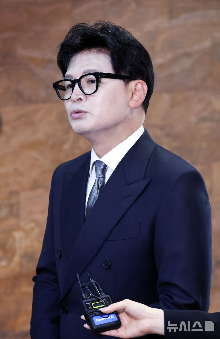 [서울=뉴시스] 최진석 기자 = 무소속 한동훈 의원이 11일 여의도 국회에서 열린 본회의에 참석하며 발언하고 있다. 2026.06.11. myjs@newsis.com
