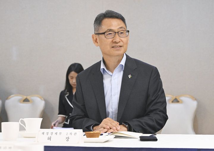 [서울=뉴시스] 허장 재정경제부 차관이 11일 서울 종로구 정부서울청사에서 '외환시장 관련 수출기업 간담회'를 주재하고 있다. (사진=재정경제부 제공) 2026.06.11. photo@newsis.com *재판매 및 DB 금지