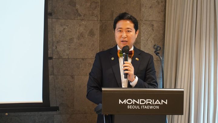 [서울=뉴시스] 최고조 주한 가나 대사가 지난 10일 서울 용산구 몬드리안 호텔에서 열린 사단법인 동아프리카 건설협력 포럼(이사장 이정우)의 조찬 세미나에서 강연을 했다. (사진=K-FINCO 전문건설공제조합 제공) 2026.06.12. photo@newsis.com *재판매 및 DB 금지