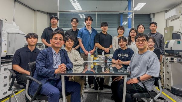 인하대 이차전지 융합학과 최진섭 교수 연구팀. (사진=인하대 제공) 2026.06.12. photo@newsis.com *재판매 및 DB 금지