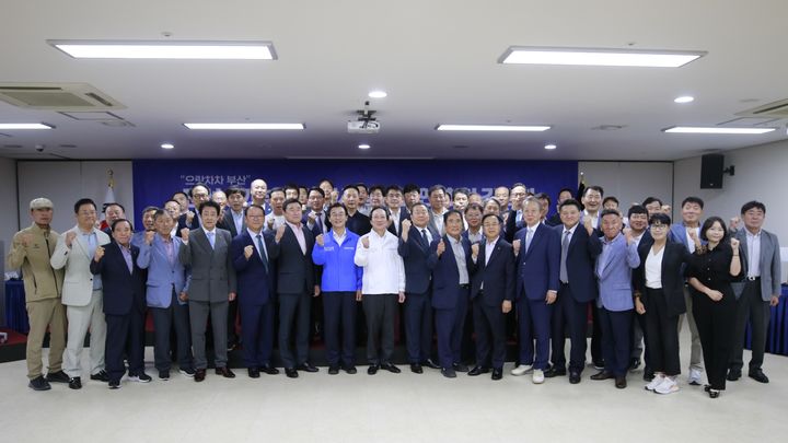 [부산=뉴시스] 부산시체육회는 12일 전 당선인과 '부산 체육인 간담회'를 열고 부산 체육 발전 방향과 체육 현안에 대해 논의했다. (사진=부산시체육회 제공) 2026.06.12. photo@newsis.com *재판매 및 DB 금지