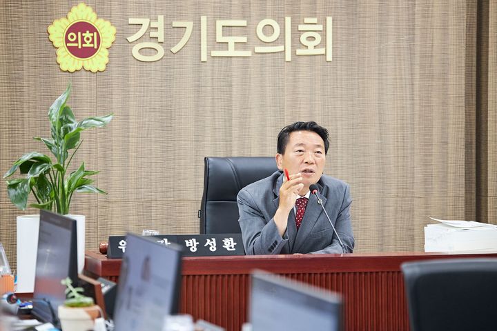 [수원=뉴시스] 방성환 경기도의회 농정해양위원회 위원장이 11일 2025회계연도 결산심의를 진행하고 있다. (사진=경기도의회 제공) 2026.06.12. photo@newsis.com *재판매 및 DB 금지