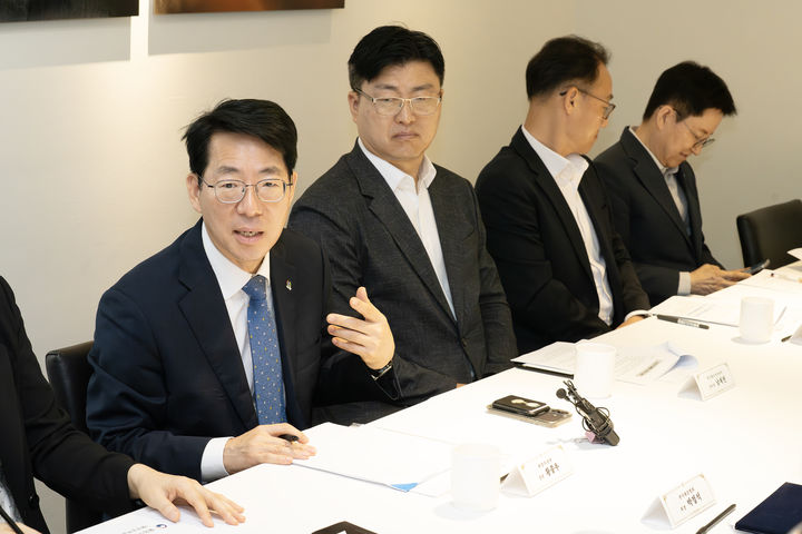 [서울=뉴시스] 황종우 해양수산부 장관은 12일 한국해운협회 임원진과의 오찬 간담회를 진행했다. (사진=해수부 제공) 2026.06.12. photo@newsis.com *재판매 및 DB 금지