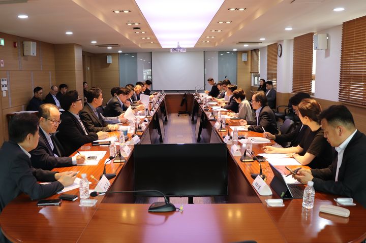 10일 한국식품산업협회 회의실에서 '중동전쟁 장기화 대응을 위한 식품업계 간담회'를 개최하고 있다. (사진=한국식품산업협회 제공) *재판매 및 DB 금지